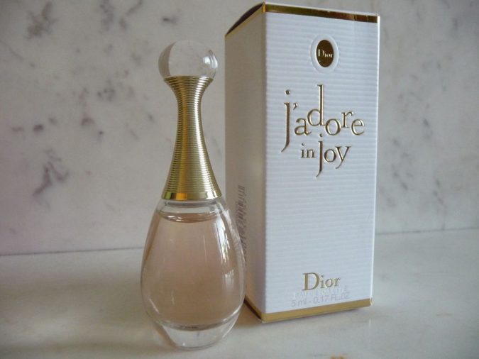 perfume Christian Dior J’adore Eau de Parfum 2 15 Stunning Fragrances for Women - 9