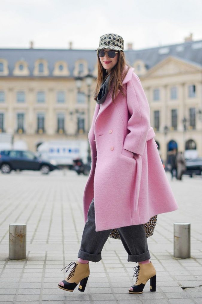 pink-oversized-coat-women-outfit-675x1013 70+ Elegant Winter Outfit Ideas for Business Women