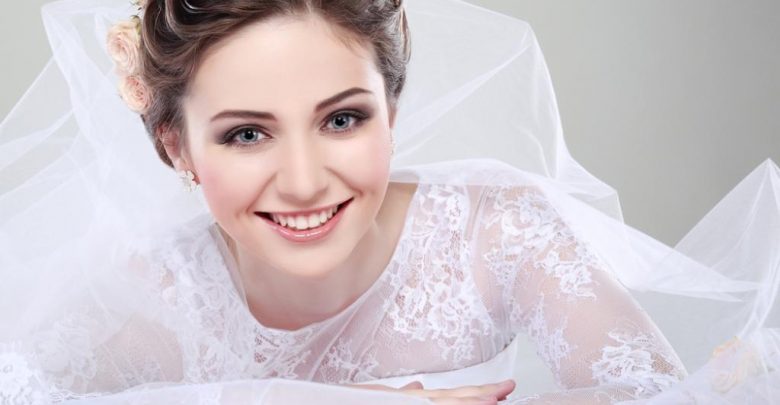 wedding makeup Top 10 Wedding Makeup Trends for Brides - bridal headbands 1