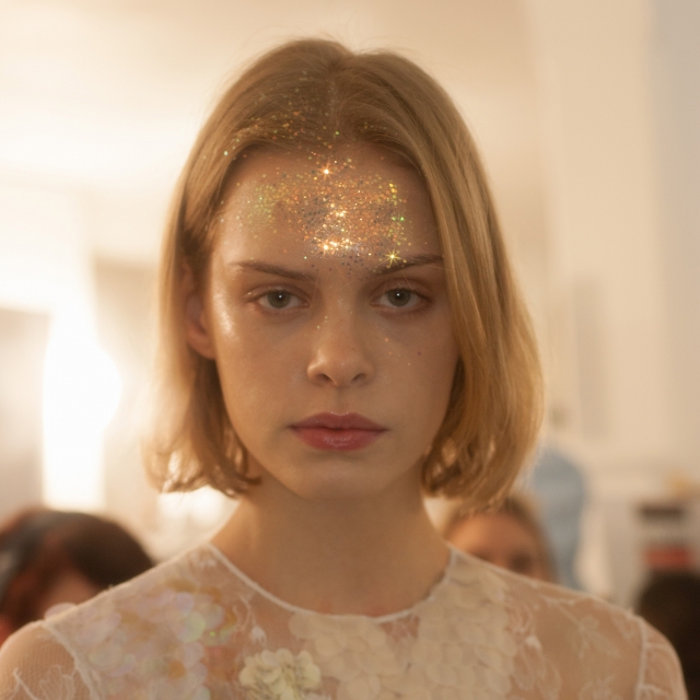 Top 10 Wedding Makeup Trends for Brides 17 wedding makeup glittering forehead and hair MalorieShmyr Preen aw Top 10 Wedding Makeup Trends for Brides - 17