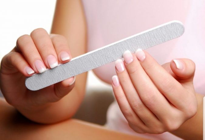 15 Must-have Beauty Products in Your Handbag 26 Nail file 15 Must-have Beauty Products in Your Handbag - 26