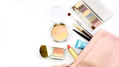beauty products bag 15 Must-have Beauty Products in Your Handbag - 67