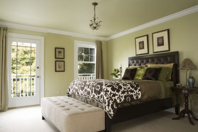 bedroom-decor-decorative-molding-2-675x450 20 Cheapest Bedroom Ideas to Make Your Space Look Expensive
