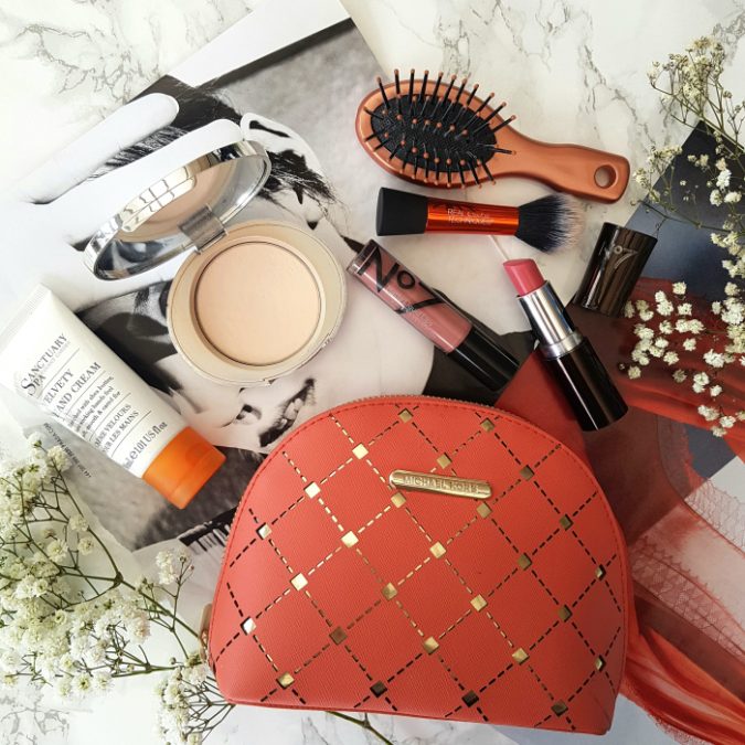 15 Must-have Beauty Products in Your Handbag 18 handbag 15 Must-have Beauty Products in Your Handbag - 18