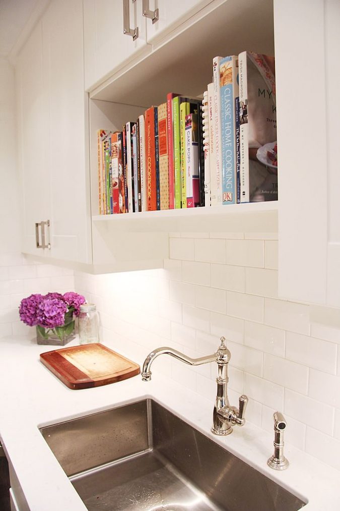 kitchen decor Bookshelf directly above kitchen sink Top 18 Creative Kitchen Decoration Tricks No One Told You About - 26