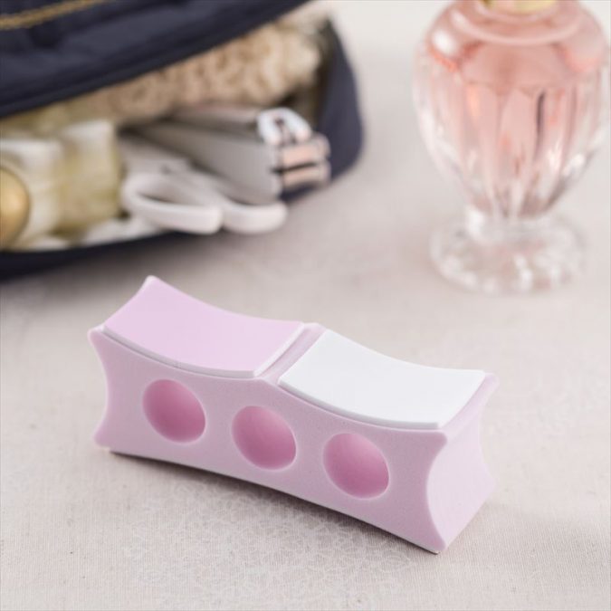 15 Must-have Beauty Products in Your Handbag 25 nail file 15 Must-have Beauty Products in Your Handbag - 25