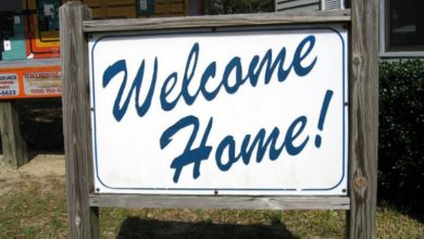 sign welcome home What Expats Should Know Before Returning Home - 4 become a travel influencer
