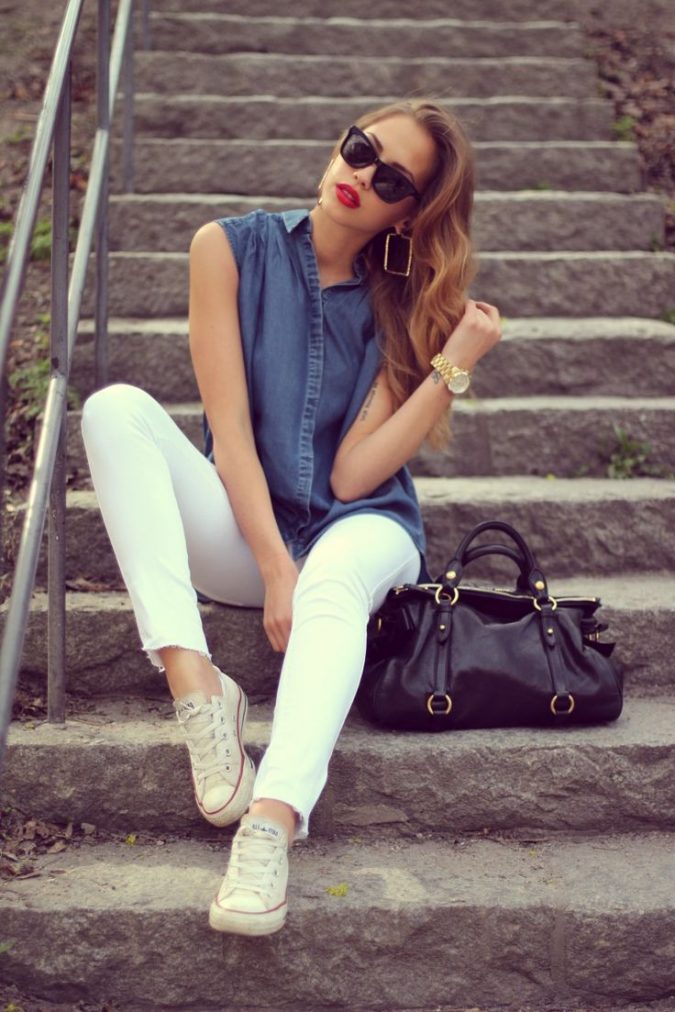 summer work outfit jeans shirt white pants 2 80+ Elegant Summer Outfit Ideas for Business Women - 59