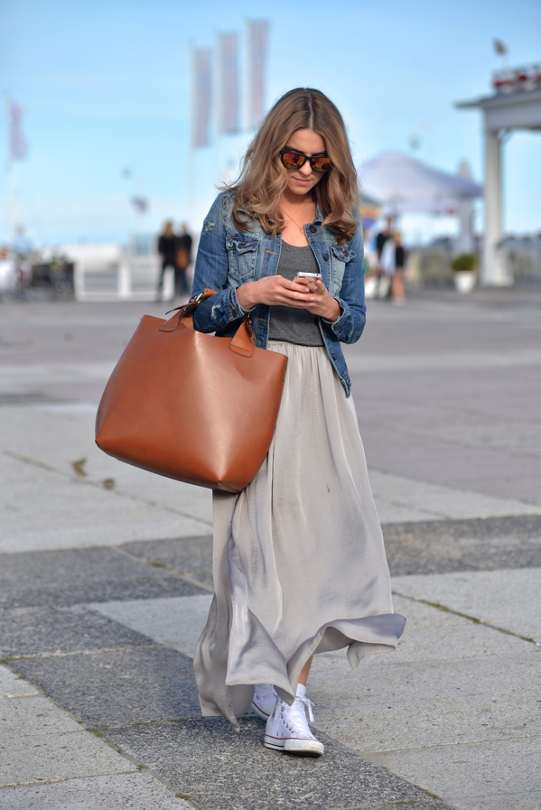 summer-work-outfit-light-grey-skirt 80+ Elegant Summer Outfit Ideas for Business Women