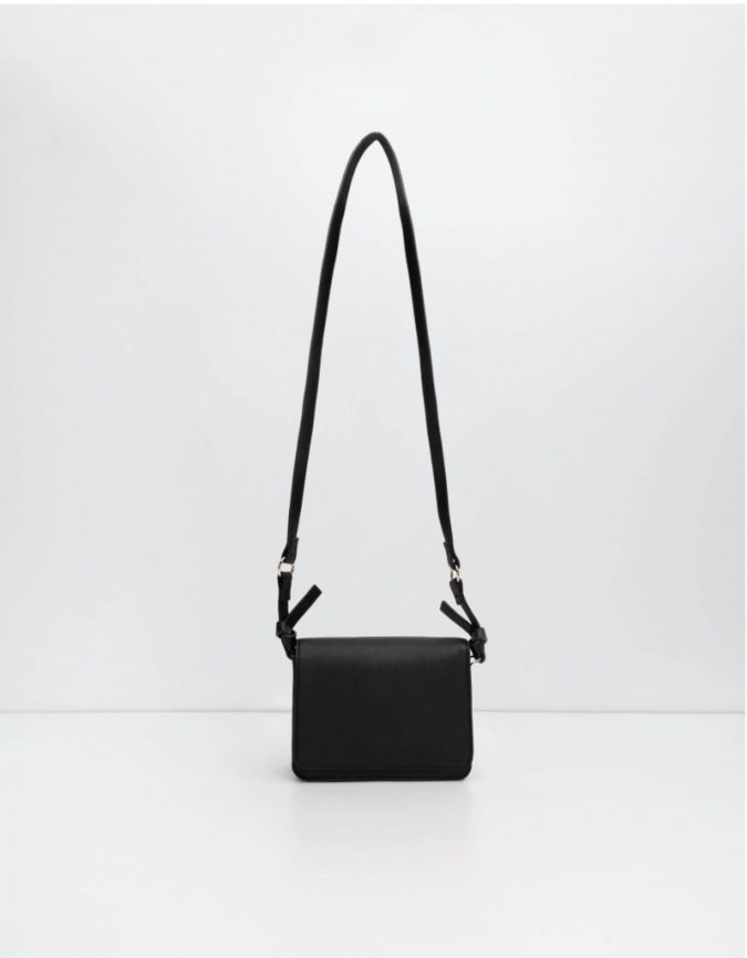 black bag 10 Stunning Women Outfit Ideas - 29