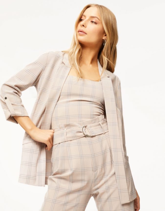 10 Stunning Women Outfit Ideas 19 checked blazer 10 Stunning Women Outfit Ideas - 19