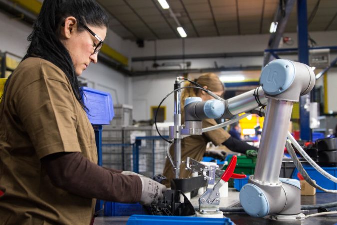 cobots assembly lines Cobots Have Changed the Way Humans Work - 7