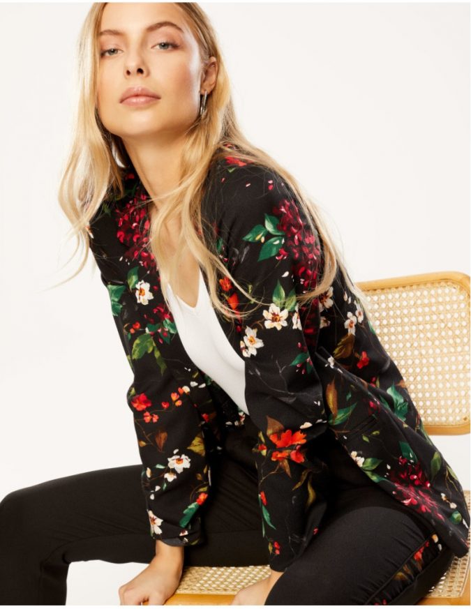 floral blazer 10 Stunning Women Outfit Ideas - 20