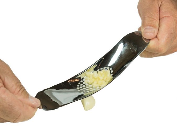 garlic-chopper-675x529 24 Innovative Kitchen Tools You Should Get Today