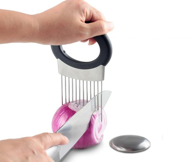 onion holder slicer kitchen tools 2 24 Innovative Kitchen Tools You Should Get Today - 24