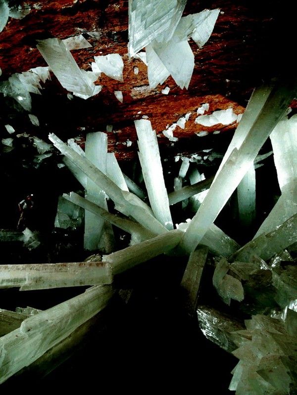 Giant-Crystal-Cave-Mexico 14 Unusual Facts about Earth Can't Be Found Anywhere Else