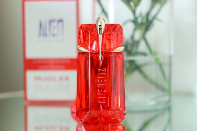 Top 10 Fragrances Aid in Turning Men On! 4 Mugler Alien Fushion Top 10 Fragrances Aid in Turning Men On! - 4