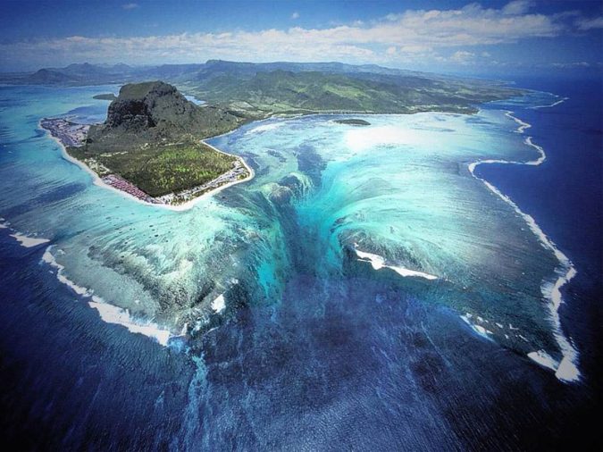 The south western coast of Mauritius 1 14 Unusual Facts about Earth Can't Be Found Anywhere Else - 12
