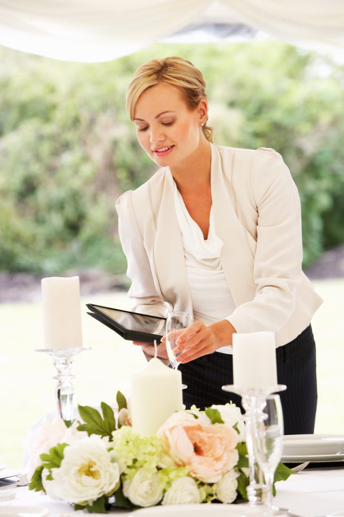 How to Host Your Wedding at Your Home 7 wedding planner How to Host Your Wedding at Your Home - 7