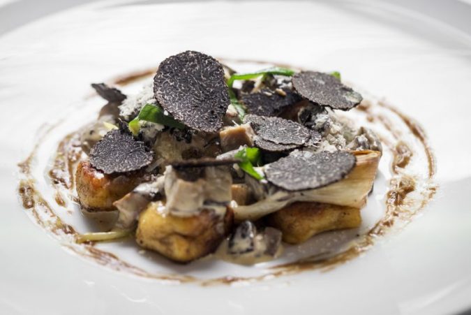Black-Truffle-dish-675x451 10 Most Luxury Dishes Only for Billionaires