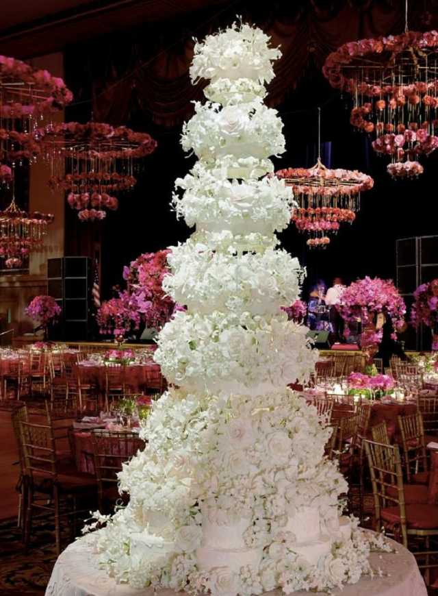 Catherin Zeta and Michael Douglas Vanilla Wedding Cake Top 10 Most Expensive Wedding Cakes Ever Made - 14