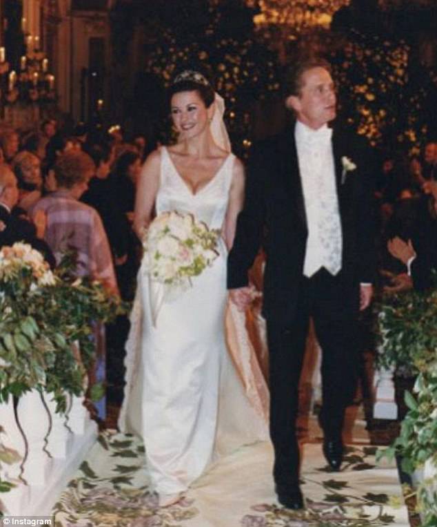 Catherin Zeta and Michael Douglas Wedding Top 10 Most Expensive Wedding Cakes Ever Made - 15