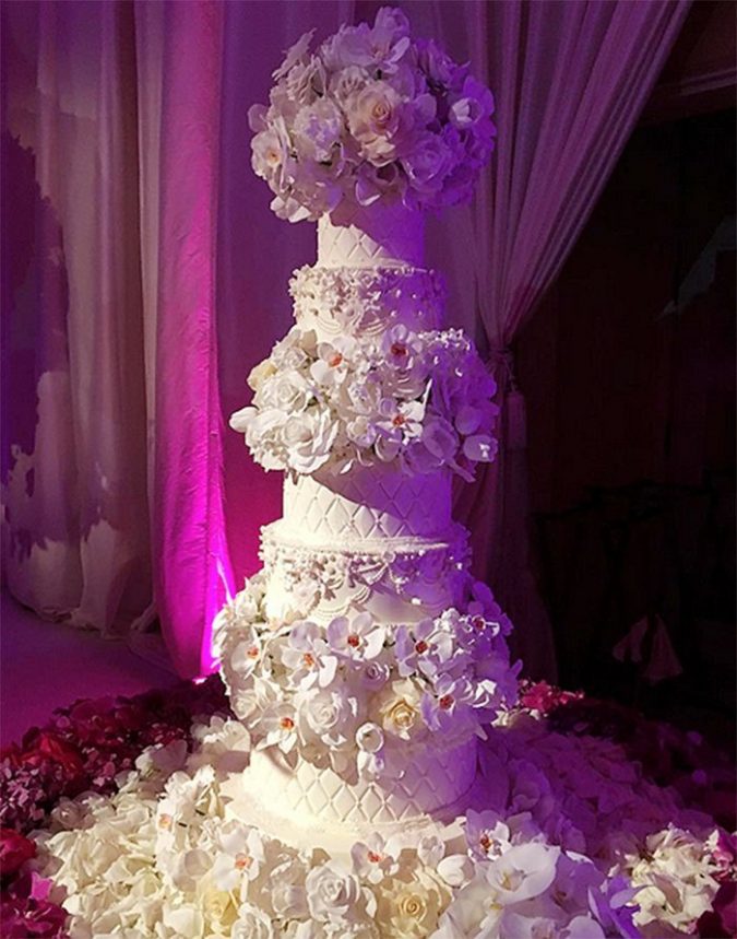 Joe Manganiello and Sofia Vergara Wedding Cake Top 10 Most Expensive Wedding Cakes Ever Made - 10