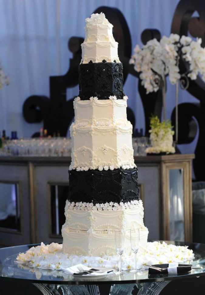 Kris Humphries and Kim Kardashian Wedding Cake 1 Top 10 Most Expensive Wedding Cakes Ever Made - 8