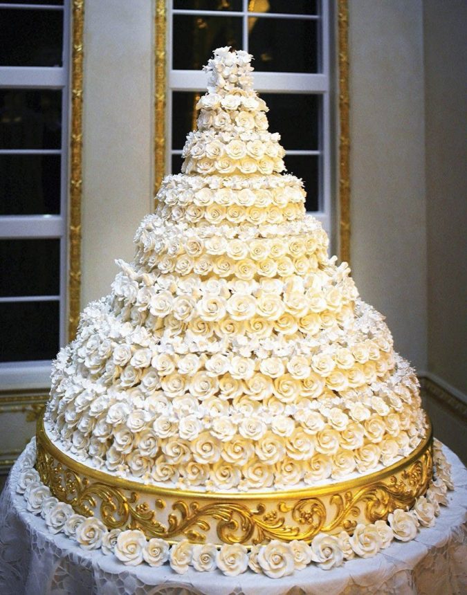 Melanie Trump and Donald Trump Wedding Cake Top 10 Most Expensive Wedding Cakes Ever Made - 12