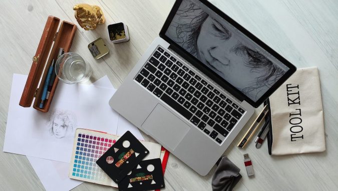 fashion designing on laptop Top 10 Best Fashion Handbag Design Software - 14