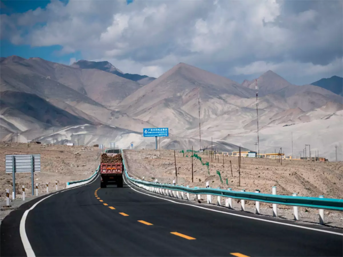 A Realist’s Guide on Conducting Property Speculation in Pakistan (and How You Can Score Big ROIs) 13 pakistan road A Realist’s Guide on Conducting Property Speculation in Pakistan (and How You Can Score Big ROIs) - 13