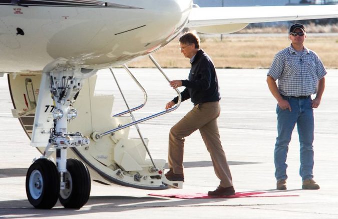 15 Most Luxurious Helicopters and Private Jets Owned by Celebrities! 33 Bill Gates private jet 15 Most Luxurious Helicopters and Private Jets Owned by Celebrities! - 33
