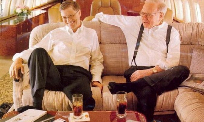Bill-Gates-private-jet..-675x404 15 Most Luxurious Helicopters and Private Jets Owned by Celebrities!