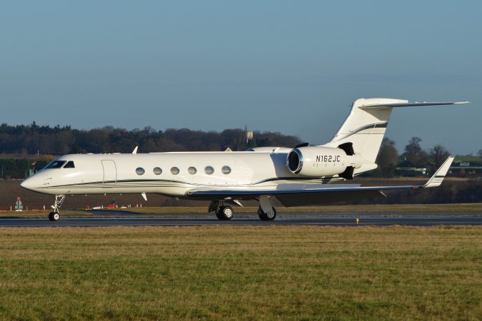 Jim Carrey private jet. 15 Most Luxurious Helicopters and Private Jets Owned by Celebrities! - 17