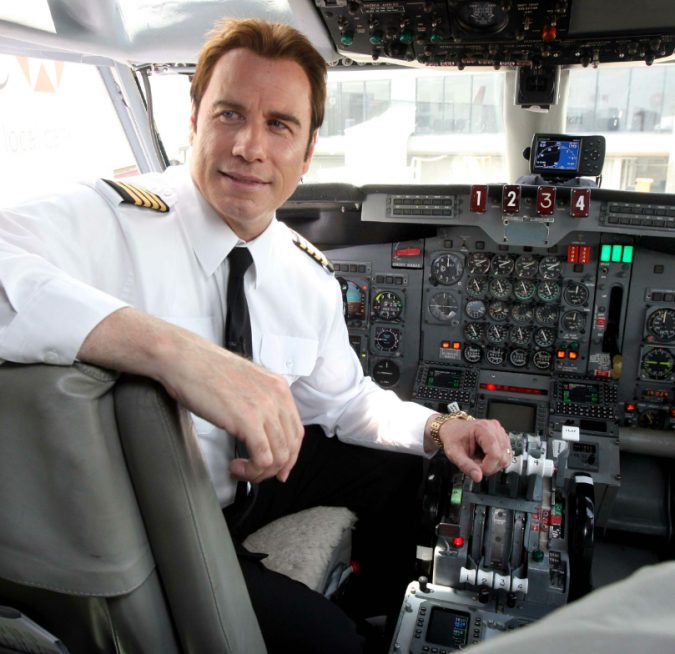John Travolta the pilote 15 Most Luxurious Helicopters and Private Jets Owned by Celebrities! - 2