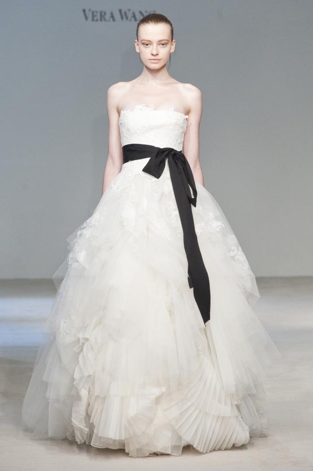 VERA WANG dress 1 Top 10 Most Expensive Wedding Dress Designers - 16