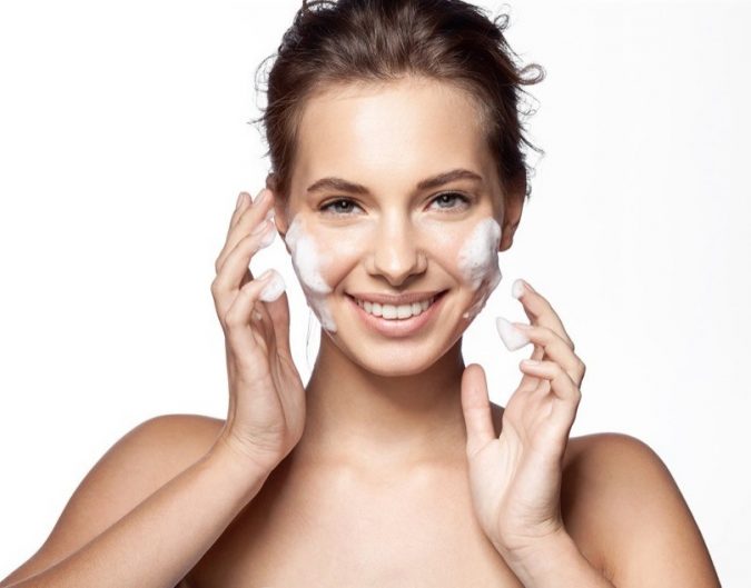cleaning-face-675x529 Top 10 Eco-Friendly Beauty Essentials