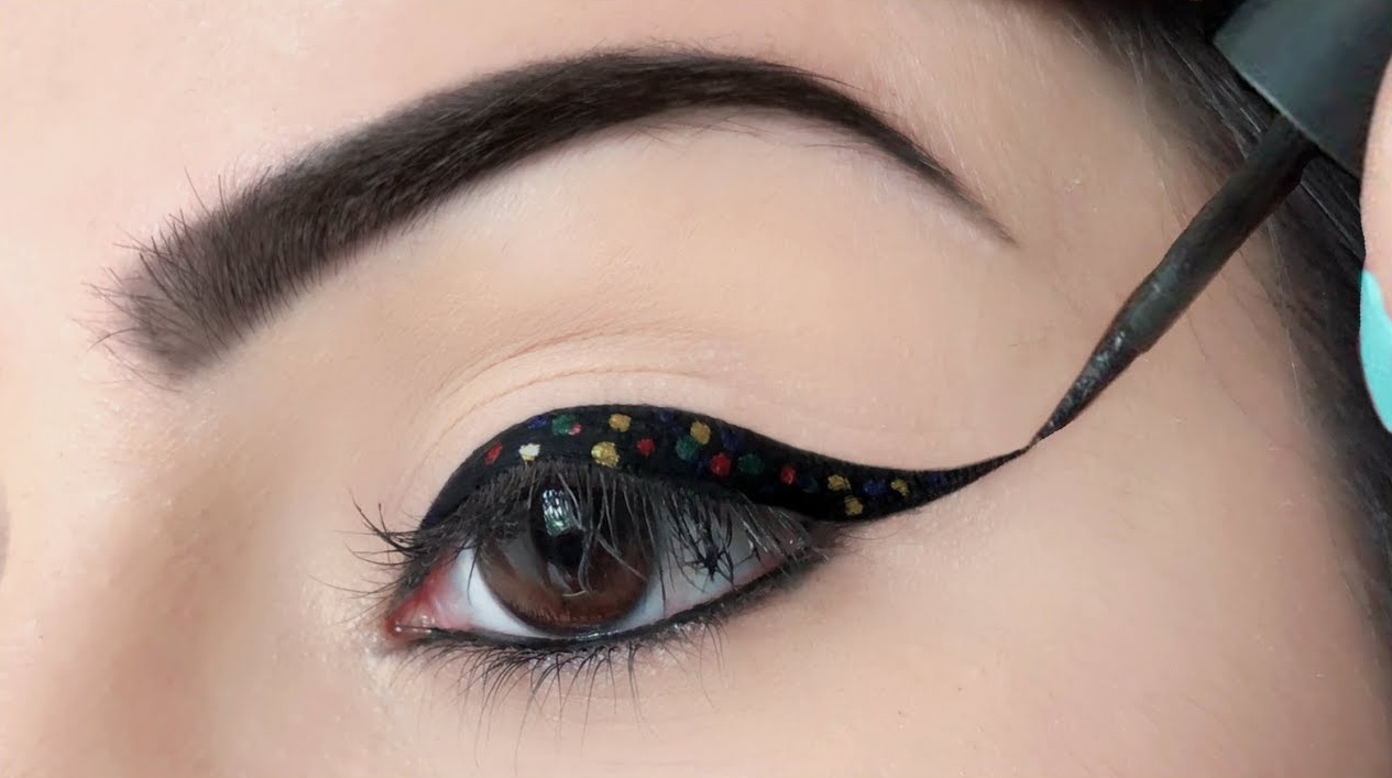 eye makeup polka dot eyeliner 20+ Natural Prom Makeup Ideas and Tutorials - 1