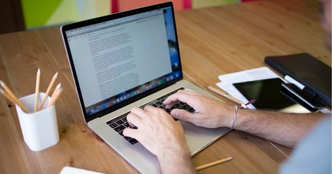 Complete Guide to Guest Blogging and Outreach 2 laptop 1 Complete Guide to Guest Blogging and Outreach - 2