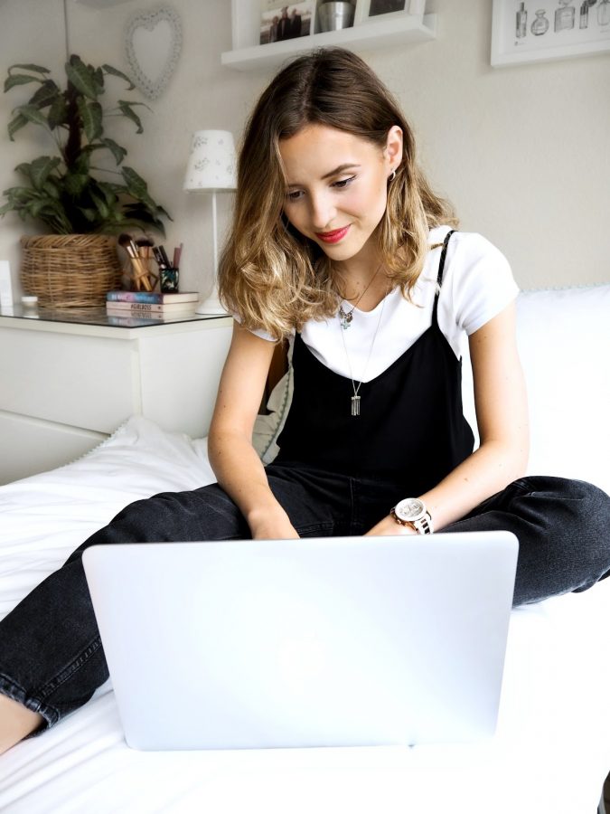 laptop 5 10 Main Steps to Become a Fashion Journalist and Start Your Business - 19