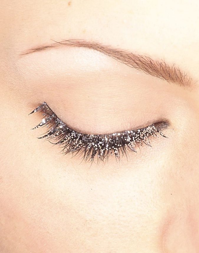 makeup-Glitter-eyelashes-675x857 Top 20 Newest Eyelashes Beauty Trends in 2020