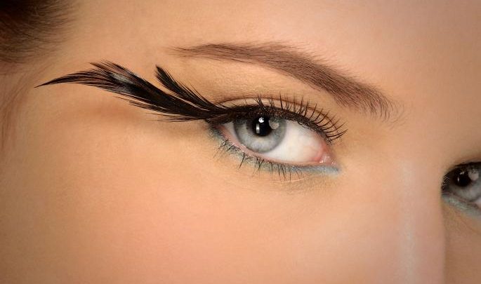 makeup eyelashes with side feathers Top 20 Newest Eyelashes Beauty Trends - Eyelash trends 1