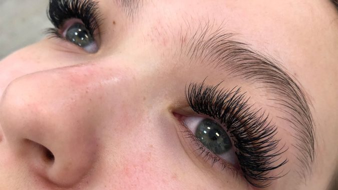 makeup-hybrid-eyelash-extensions-675x380 Top 20 Newest Eyelashes Beauty Trends in 2020