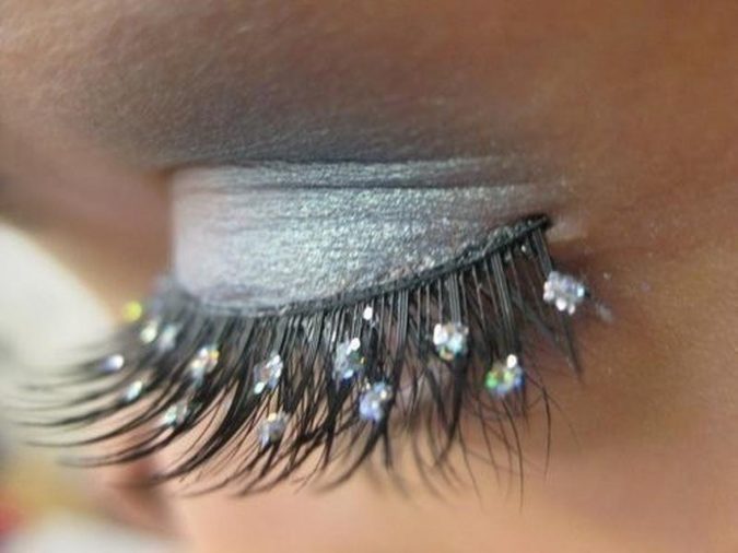makeup-jeweled-Eyelash-extensions-675x506 Top 20 Newest Eyelashes Beauty Trends in 2020