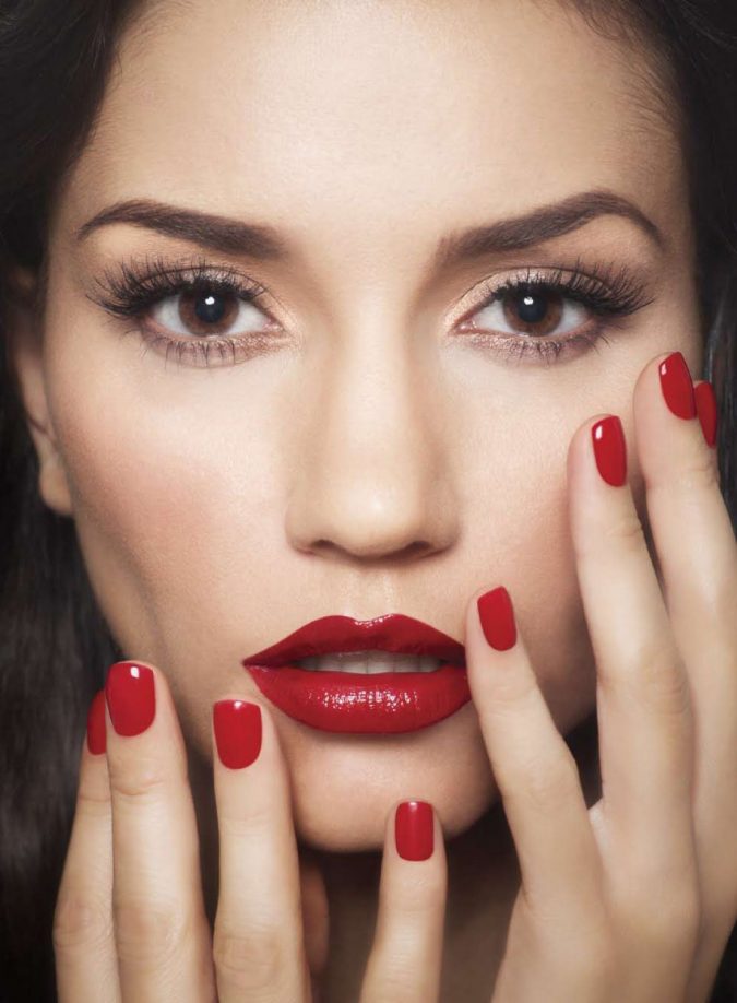 makeup-red-lips-and-nails-675x918 20 Best Graduation Makeup Ideas and Tutorials