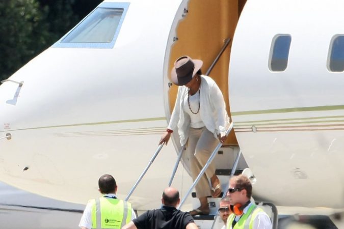 15 Most Luxurious Helicopters and Private Jets Owned by Celebrities! 14 oprah winfrey 15 Most Luxurious Helicopters and Private Jets Owned by Celebrities! - 14