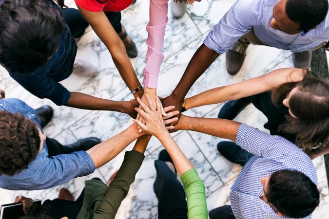 5 Ways You Can Use Virtual Reality in the Workplace 4 Virtual reality and cross team communication 5 Ways You Can Use Virtual Reality in the Workplace - 4