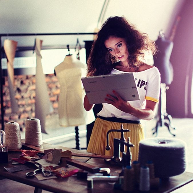 fashion journalist Top 10 Steps to Become a Celebrity Stylist and Start Your Fashion Business - 1