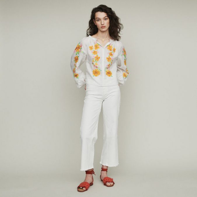 summer outfit floral top 10 Wardrobe Essentials Inspired by Summer Fashion Trends - 13