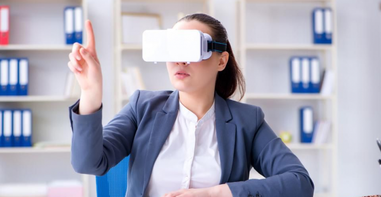 virtual reality customer service 5 Ways You Can Use Virtual Reality in the Workplace - Virtual reality 1